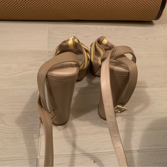 Jill Stuart Chunky Tan/Yellow Open Toed Block Heel - Size 38 - Picture 2 of 4